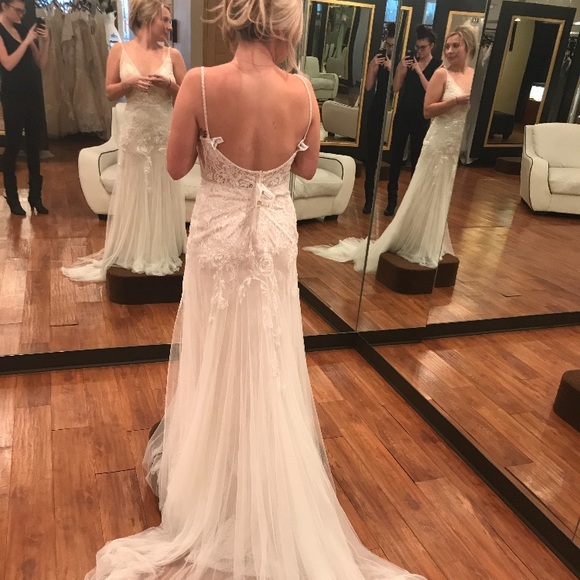 Wedding Gown - Never been worn - Picture 11 of 11